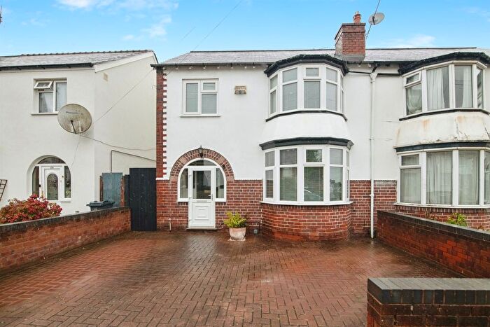 3 Bedroom Semi Detached House For Sale In Willow Avenue, Birmingham, B17