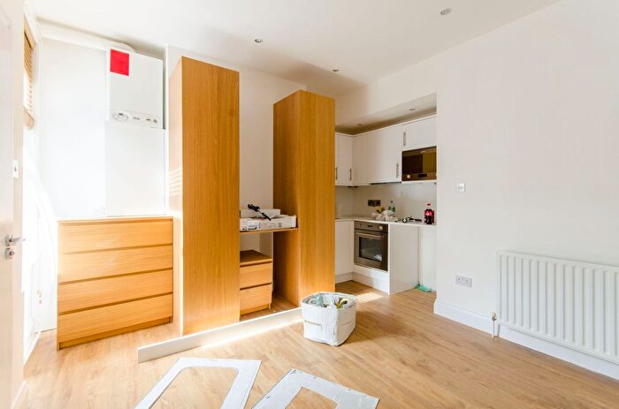 Studio To Rent In Ballards Lane, North Finchley, London, N3
