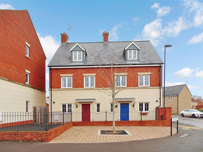 3 Bedroom Semi-Detached House To Rent In Queen Elizabeth Drive, Taw Hill, Swindon, SN25