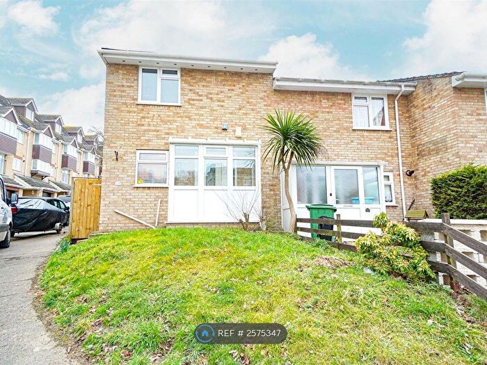 2 Bedroom Semi-Detached House To Rent In Hawthorn Road, Hastings, TN35