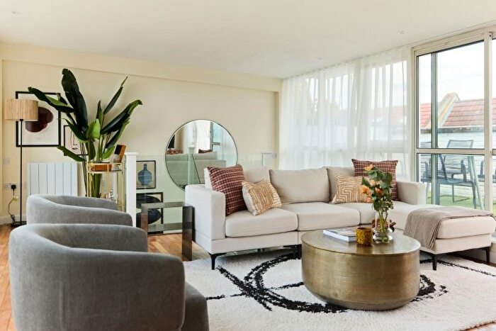 2 Bedroom Flat To Rent In Brick Lane, London, E1