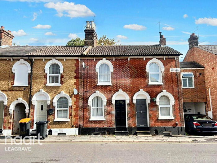 4 Bedroom Terraced House For Sale In Edward Street, Dunstable, LU6