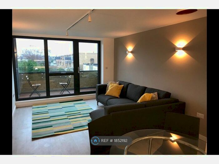 2 Bedroom Flat To Rent In Garfield Road, London, SW19