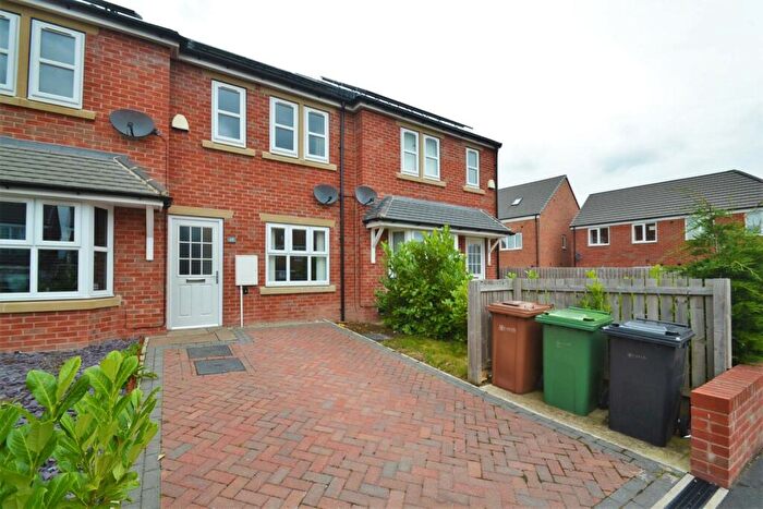 2 Bedroom Town House To Rent In Swarcliffe Avenue, Swarcliffe, Leeds, LS14