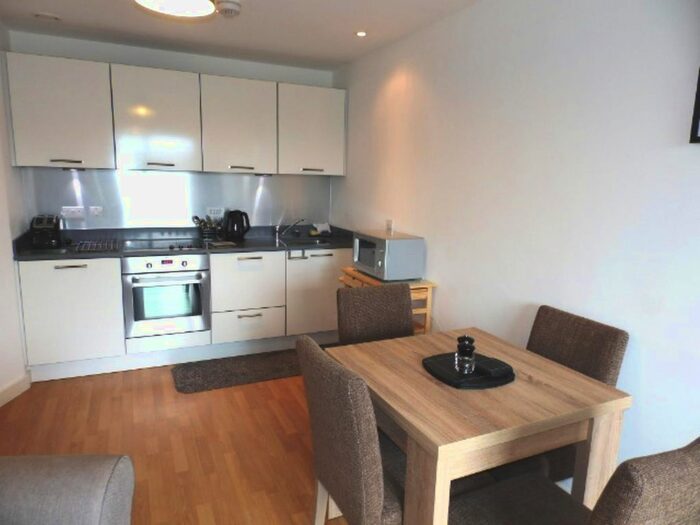 1 Bedroom Flat To Rent In Burgage Square, Wakefield, West Yorkshire, Uk, WF1