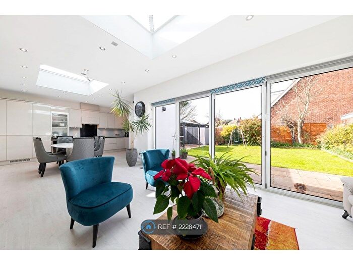 4 Bedroom Bungalow To Rent In Arbuthnot Lane, Bexley, DA5