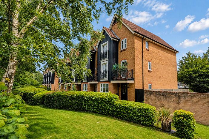 4 Bedroom End Terrace House For Sale In Mulready Walk, Apsley Lock, HP3