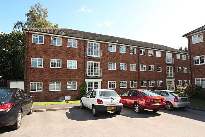 2 Bedroom Flat To Rent In Midhope Close, Woking, GU22