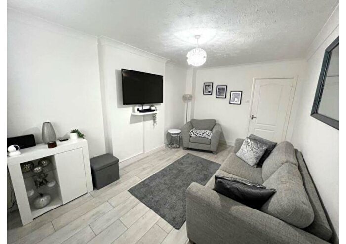 3 Bedroom Semi-Detached House To Rent In Hinchley Way, Swinton, M27