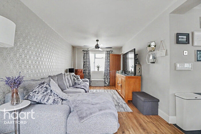 3 Bedroom End Of Terrace House For Sale In Willow Road, Dartford, DA1