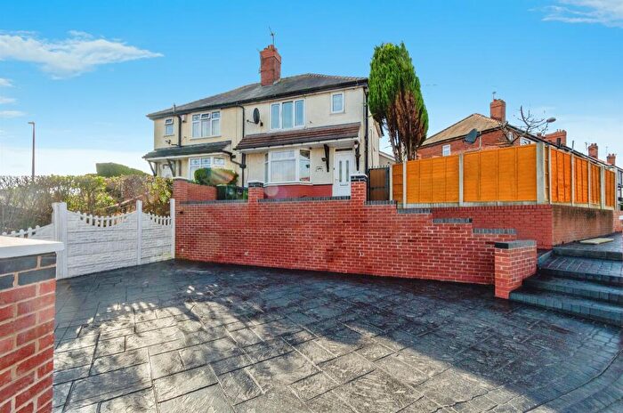 3 Bedroom Semi-Detached House For Sale In Cupfields Avenue, Tipton, DY4