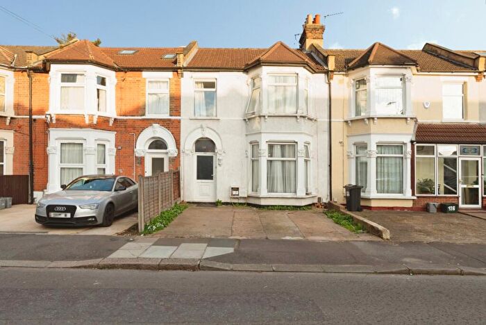4 Bedroom Terraced House For Sale In St. Albans Road, Ilford, IG3