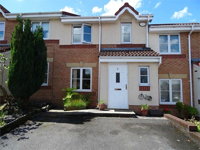 3 Bedroom Town House To Rent In Elsworth Close, Radcliffe, M26