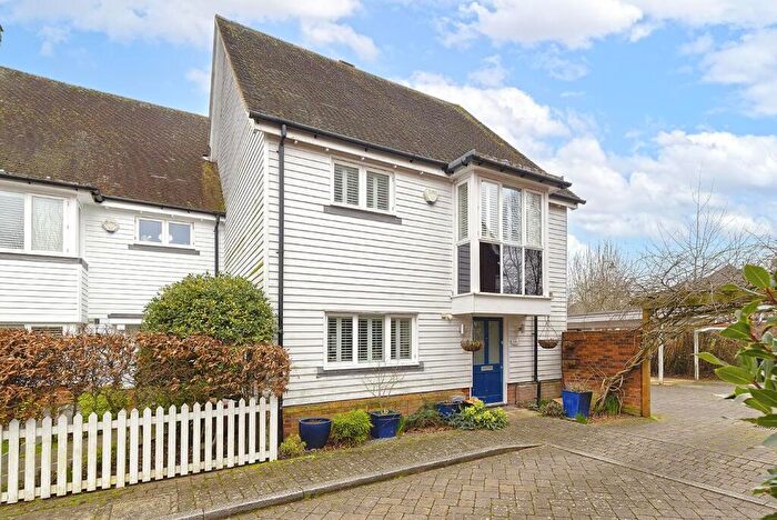 3 Bedroom Semi Detached House For Sale In Shoesmith Lane, Kings Hill, West Malling, ME19