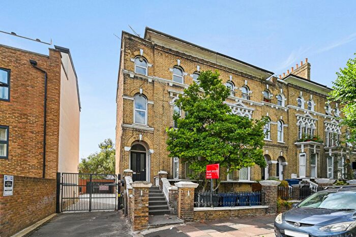 2 Bedroom Flat For Sale In Alfred Road, Acton, W3
