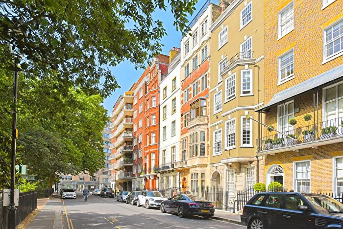 2 Bedroom Flat To Rent In Cadogan Place, London, SW1X
