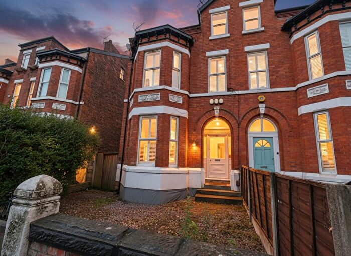 2 Bedroom Apartment To Rent In Central Road, Manchester, M20
