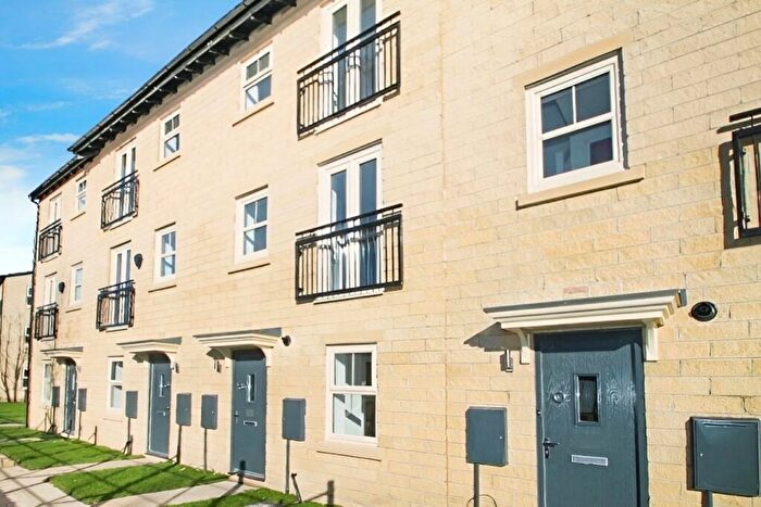 2 Bedroom House To Rent In Holts Crest Way, City Centre, Leeds, West Yorkshire, LS12