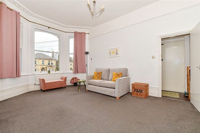 Studio For Sale In Queens Road, Tunbridge Wells, Kent, TN4
