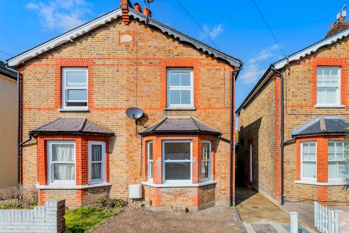 3 Bedroom Semi-Detached House To Rent In Beaconsfield Road, Surbiton, KT5