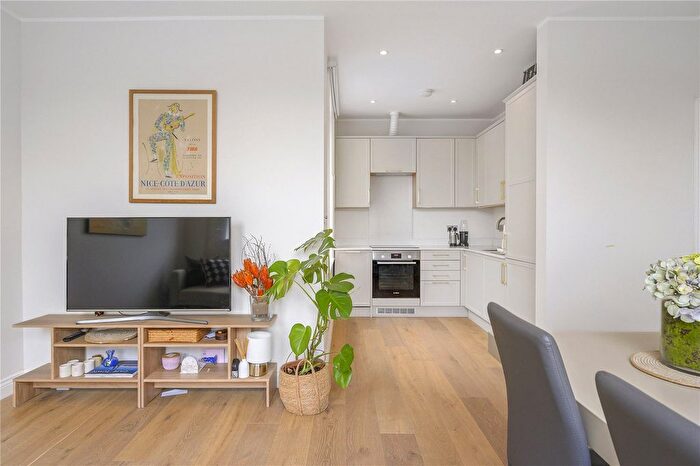 2 Bedroom Flat For Sale In Highbury Corner, London, N5