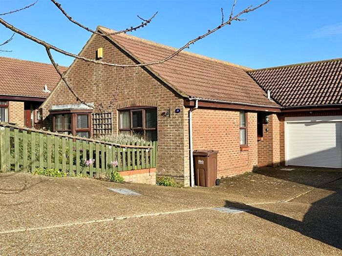 2 Bedroom Bungalow For Sale In School Place, Bexhill-On-Sea, TN40