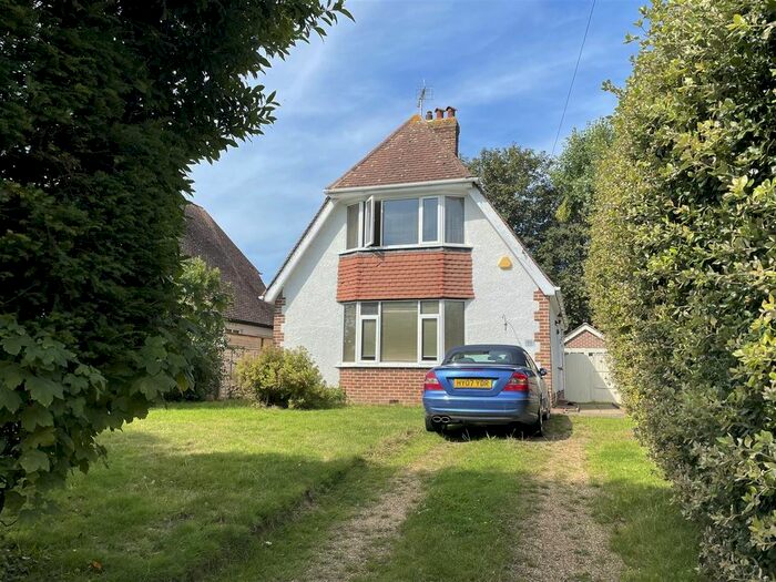 2 Bedroom Property To Rent In Sea Lane, Rustington, Littlehampton, BN16