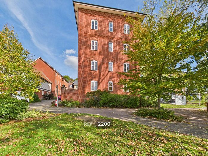 2 Bedroom Flat To Rent In , Groves Close, Colchester, CO4