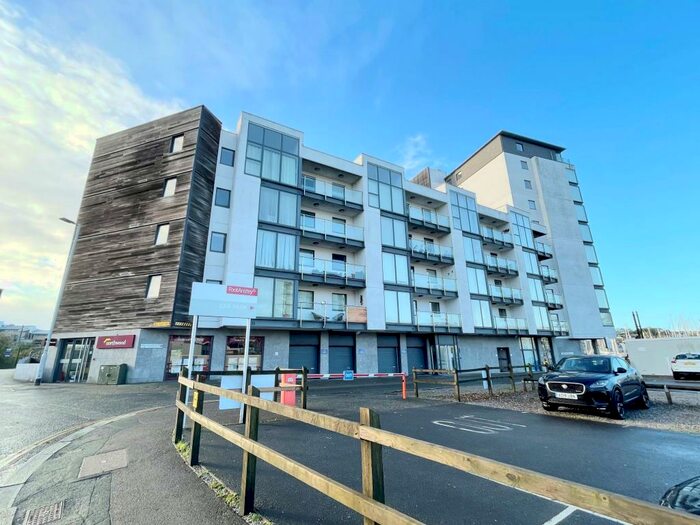 2 Bedroom Flat To Rent In Marrowbone Slip, Barbican, Plymouth, PL4