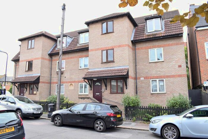 1 Bedroom Flat To Rent In Raglan Road, London, E17