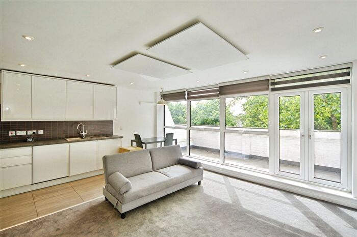 2 Bedroom Flat For Sale In Holden Avenue, London, N12
