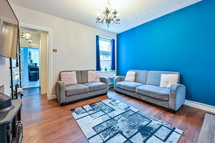 1 Bedroom Flat For Sale In Mangles Road, Guildford, GU1