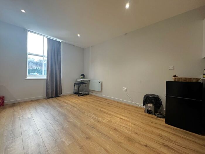 2 Bedroom Flat To Rent In Calverley Road, Tunbridge Wells, TN1