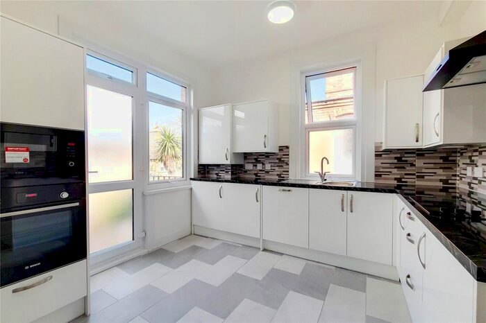 3 Bedroom Flat To Rent In Barcombe Avenue, Streatham Hill, London, SW2