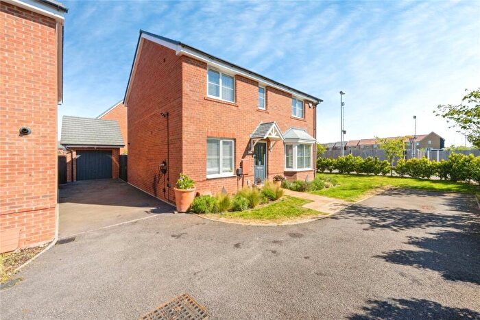 4 Bedroom Detached House For Sale In Crick Close, Leighton Buzzard, Bedfordshire, LU7