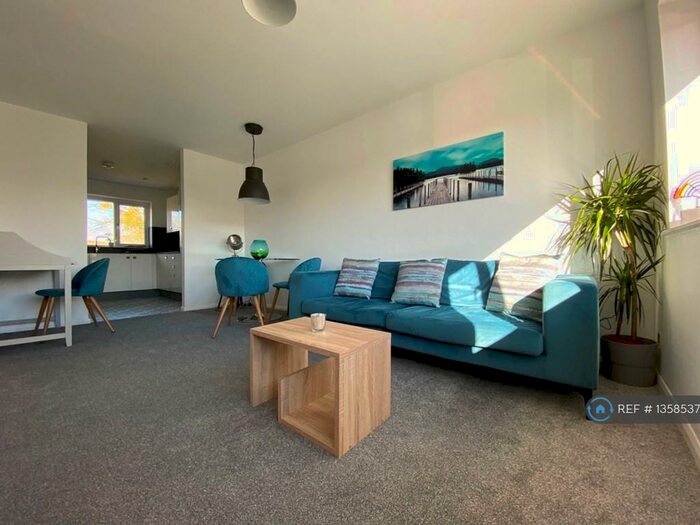 2 Bedroom Maisonette To Rent In Emmer Green Court, Caversham, Reading, RG4