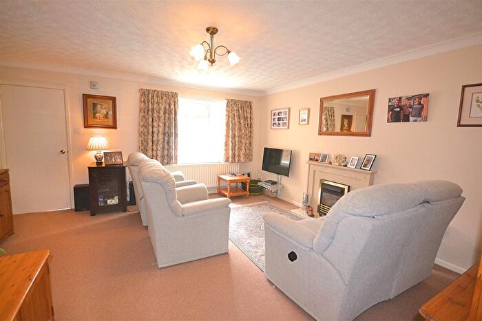 3 Bedroom Detached House For Sale In Highgrove Close, Dorchester, DT1