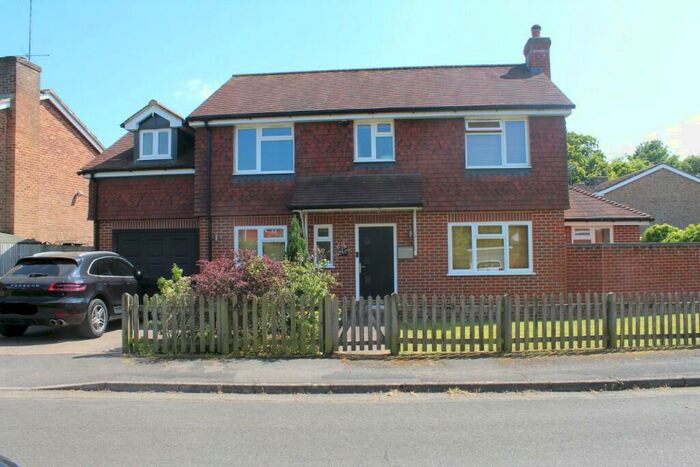 4 Bedroom Detached House To Rent In Chestnut Way, Godalming, Surrey, GU7