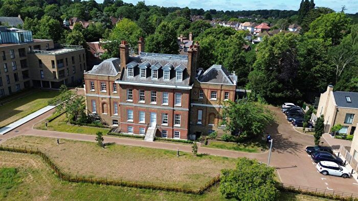 2 Bedroom Flat For Sale In Chalk Lane, Epsom, KT18