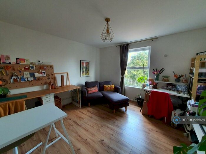 2 Bedroom Flat To Rent In Bayes Close, London, SE26