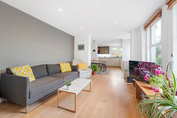 2 Bedroom Flat For Sale In Brading Road, SW2