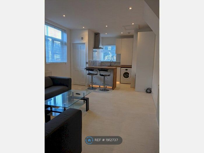 2 Bedroom Flat To Rent In Albert Road, London, E10