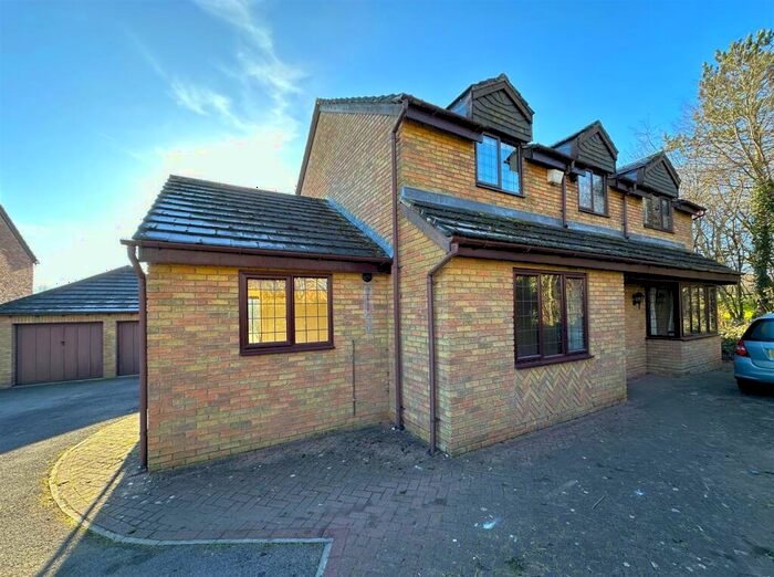 4 Bedroom Detached House For Sale In Exeter Close, Chippenham, SN14