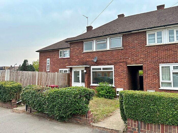 3 Bedroom Terraced House For Sale In Spencer Road, Langley, SL3
