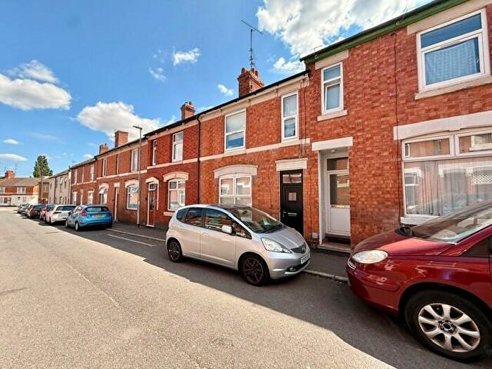 4 Bedroom House To Rent In King Street, Kettering, NN16