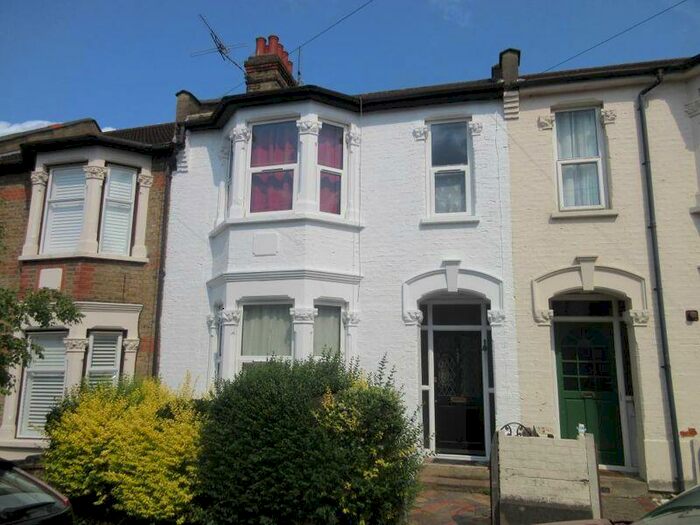 3 Bedroom House To Rent In Tintern Avenue, Westcliff-On-Sea, SS0
