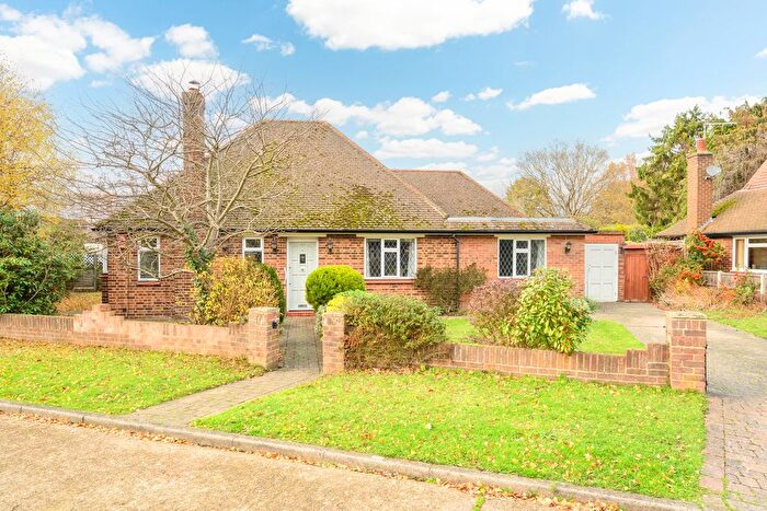 2 Bedroom Bungalow For Sale In Shaldon Way, Walton-On-Thames, KT12