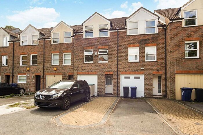 4 Bedroom Property To Rent In Hogarth Close, Ealing, W5