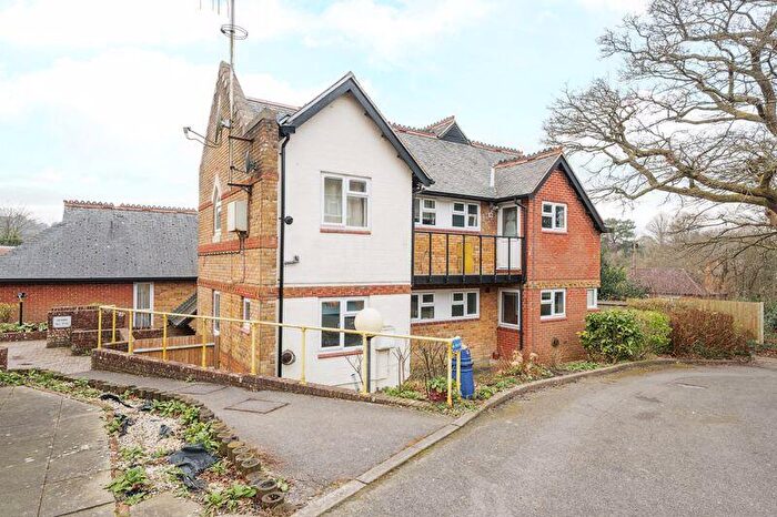 1 Bedroom Flat To Rent In Fieldway, Haslemere, GU27
