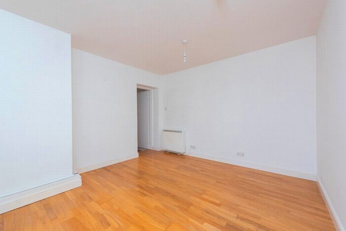 1 Bedroom Flat For Sale In Alexandra Road, Farnborough, GU14